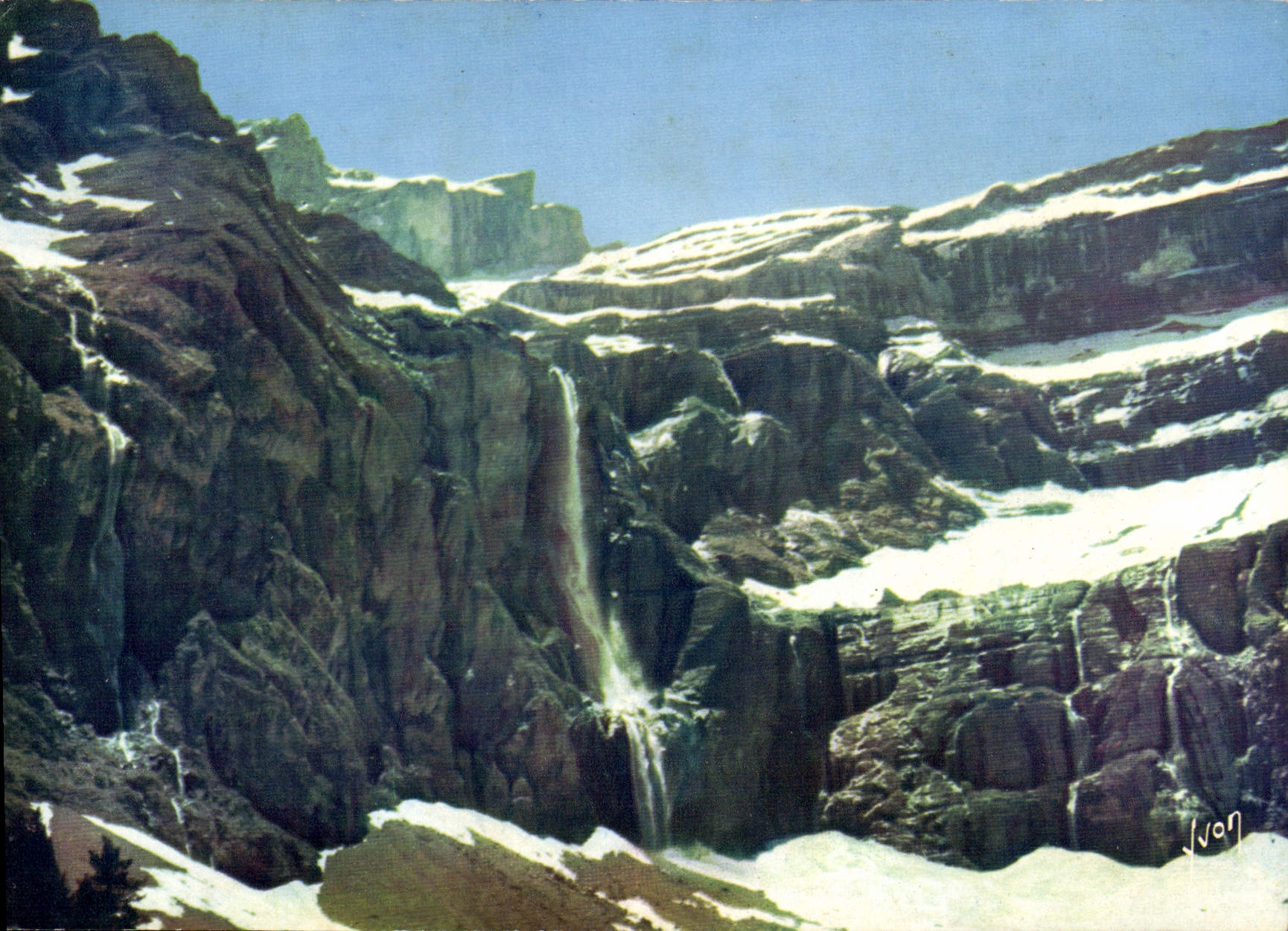 CPM Les Pyrenees Gavarnie Hautes Pyrenees Le Cirque et la Grande Cascade 