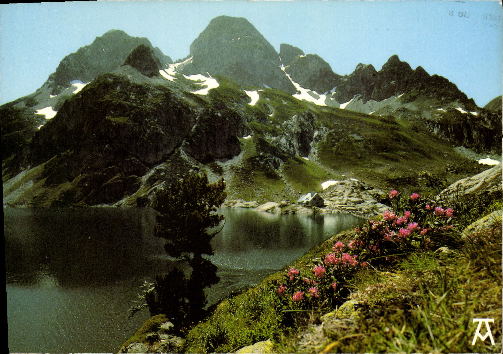 CPM Les Pyrenees Lac d'Artouste Le Lac l'Hotel et le Pic de Lurien 