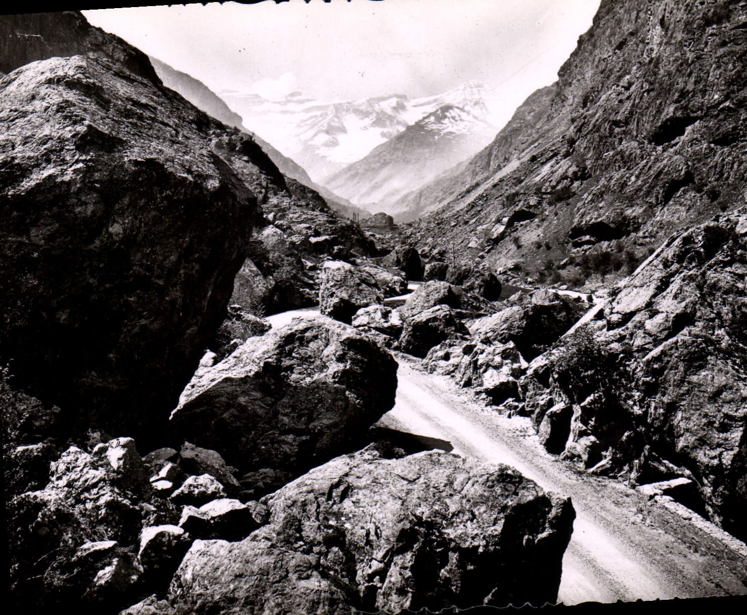CPM Route de Luz a Gavarnie Le Chaos 