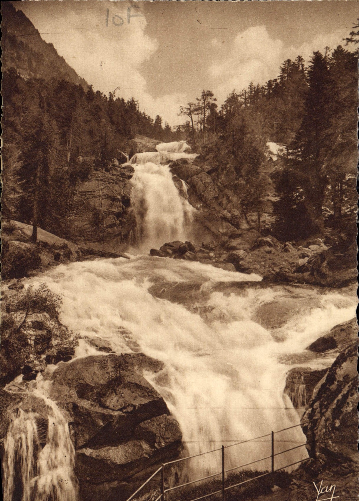 CPM Cauterets La Cascade du Pont d'Espagne