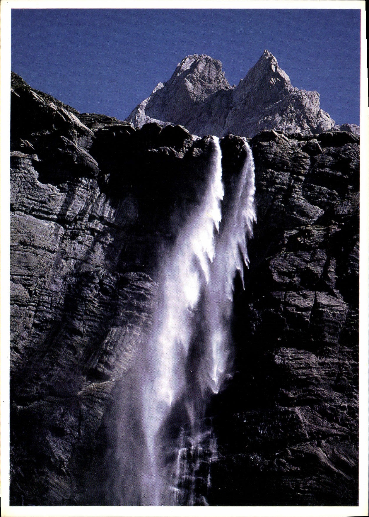 CPM Pyrenees Cirque de Gavarnie La Grande Cascade 