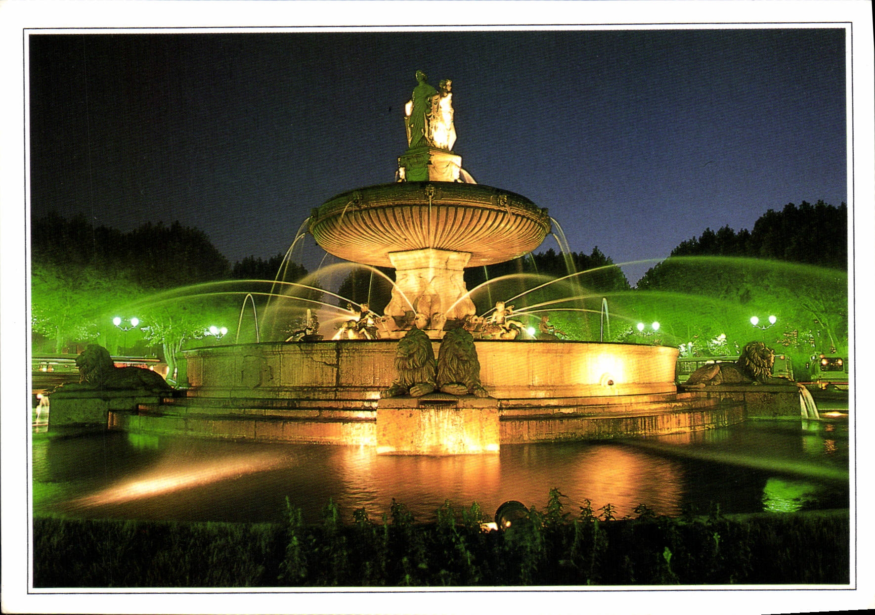 CPM Aix en Provence La Grande Fontaine illuminee 