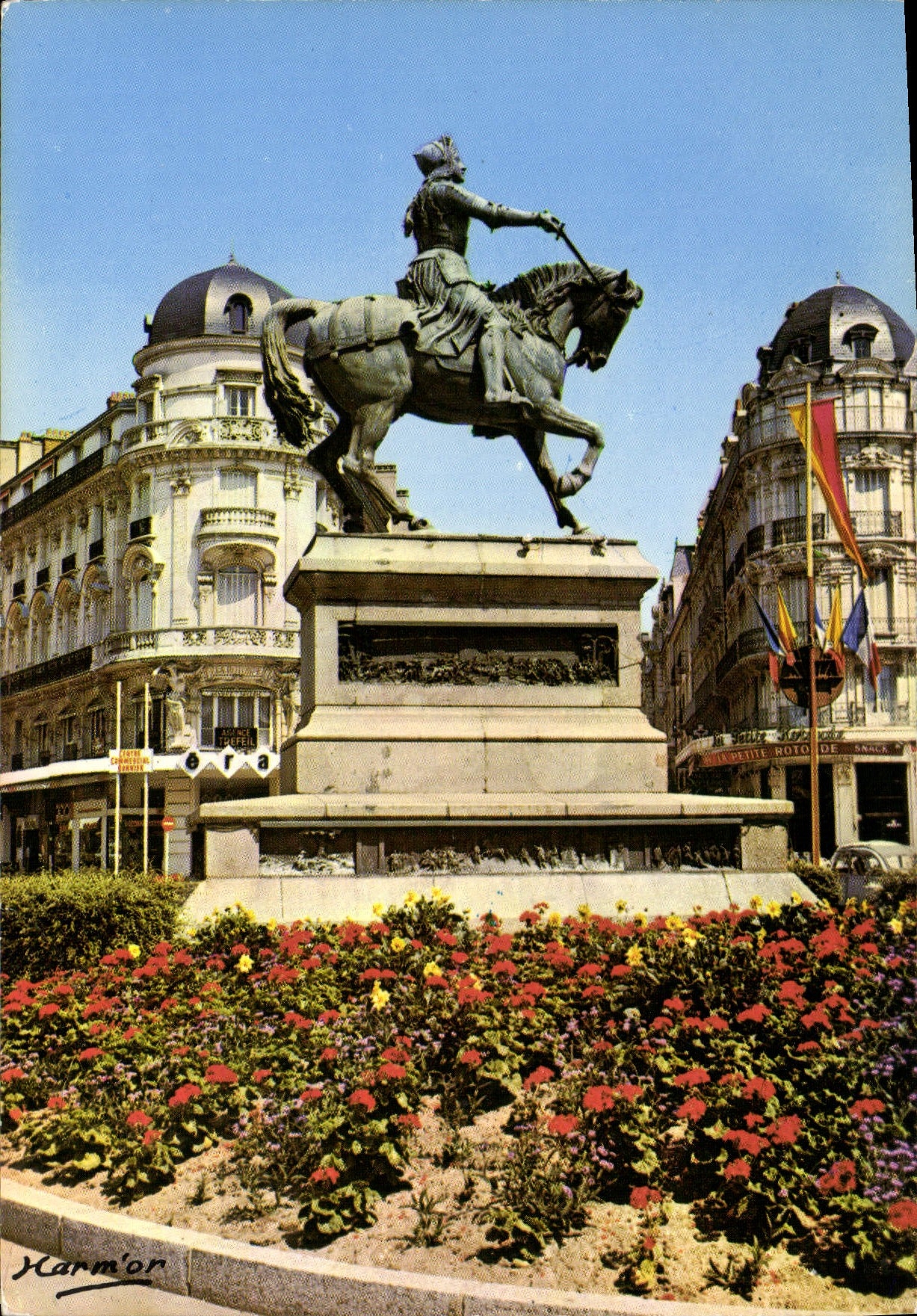 CPM Orleans Loiret Statue de Jeanne d'Arc par Foyatier 