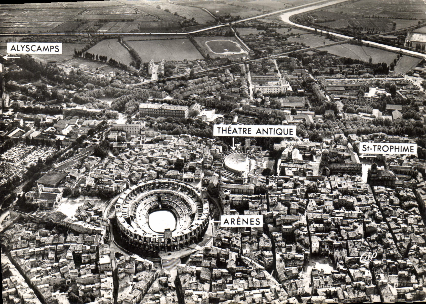 CPM Arles Vue Aerienne Cliche Robert Durandaud 
