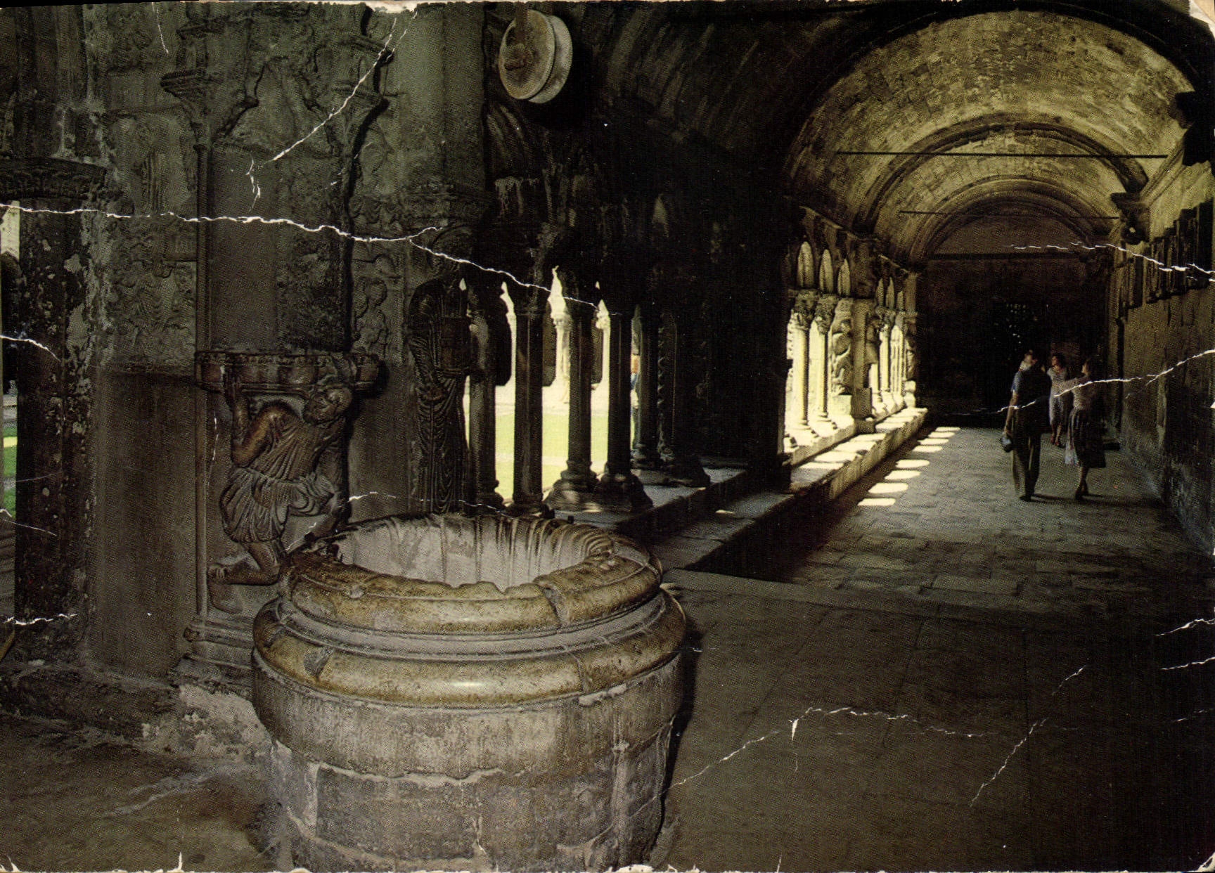 CPM Arles Saint Trophime Cloitre 