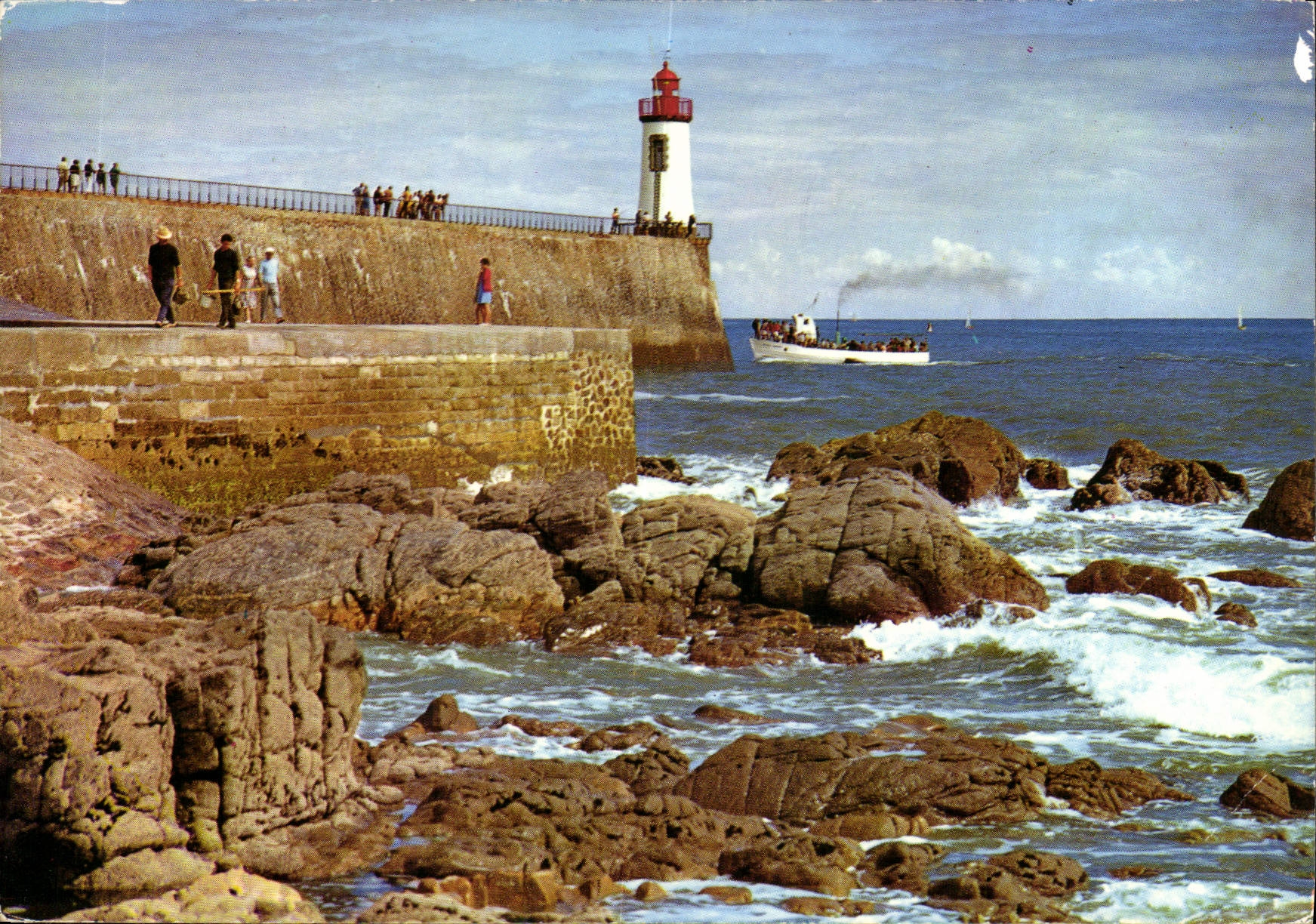 CPM Les Sables d'Olonne La Grande Jetee 