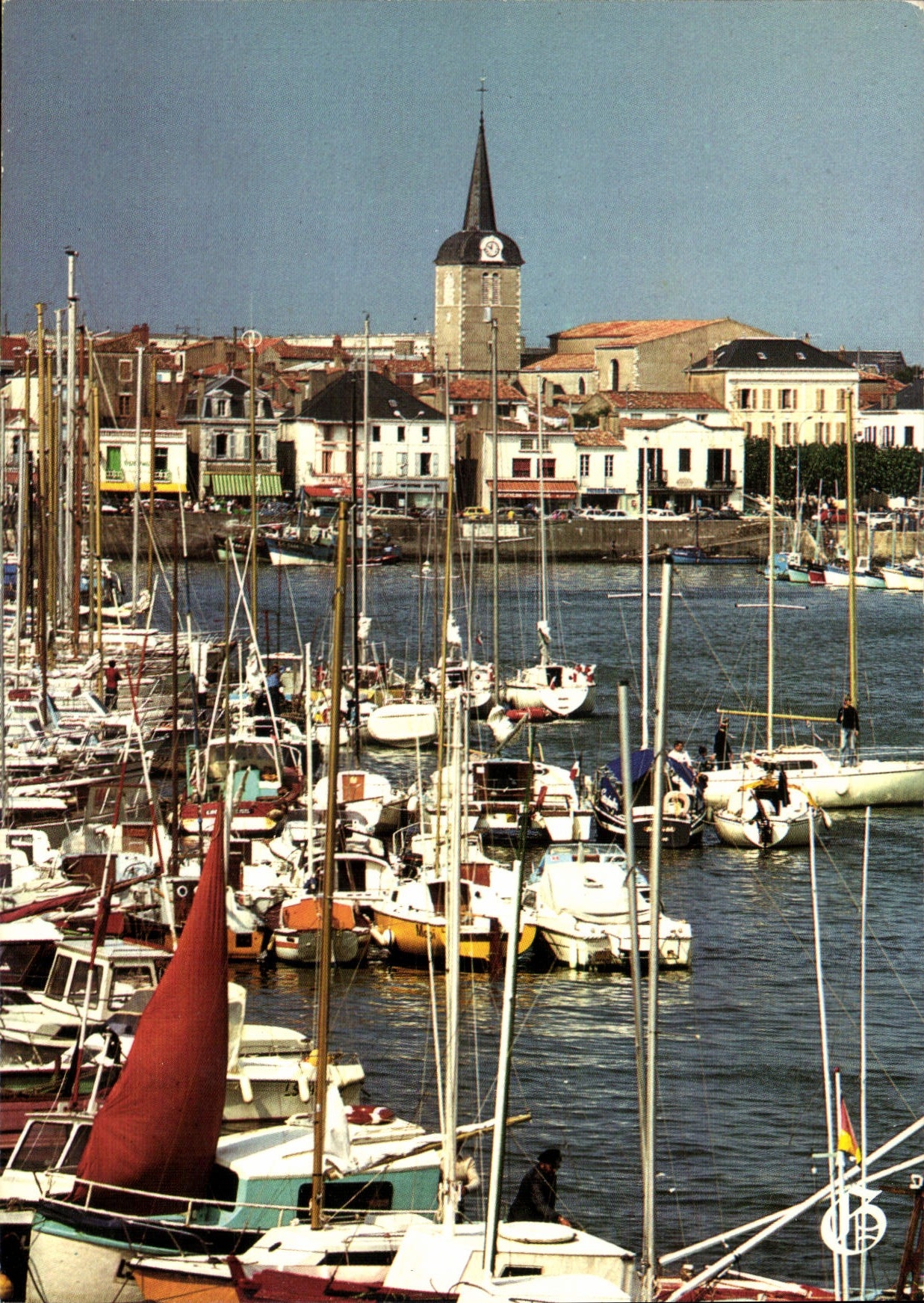 CPM Sur la Cote de Lumiere Les Sables d'Olonne Le Port et la Chaumey Fishing harbour and La Chaume B