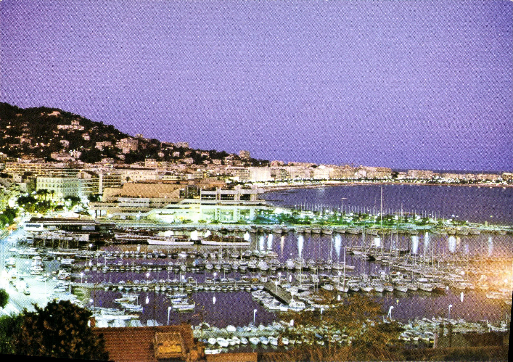 CPM Cannes Alpes Maritimes Vue d'Ensemble du Port du Palais des Festivals et de la Croisette depuis 