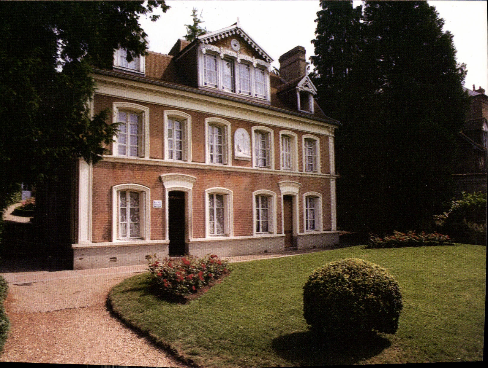 CPM Lisieux Calvados Les Buissonnets Maison Familiale de Sainte Therese