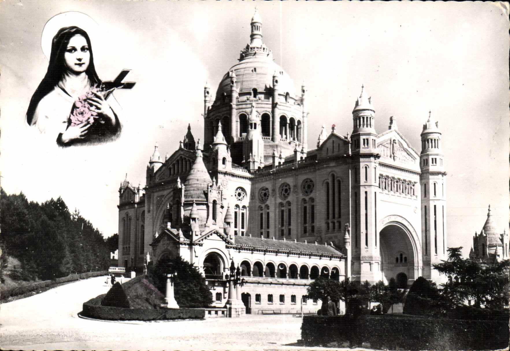 CPM La Basilique de Lisieux Vue d'Ensemble 