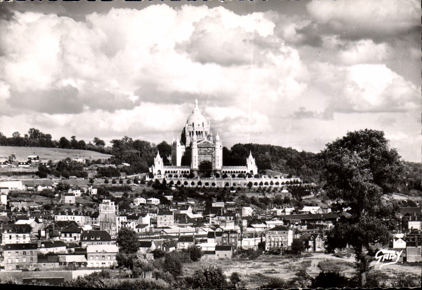 CPM Lisieux Calvados Vue generale et la Basilique 