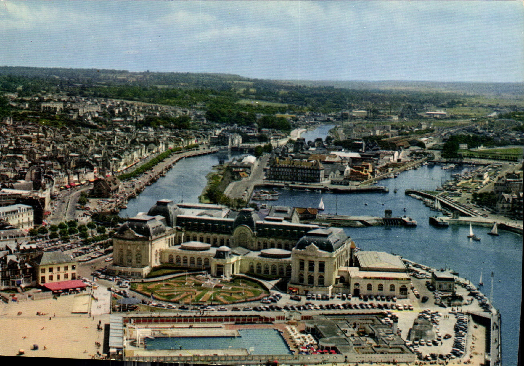 CPM Trouville Deauville Calvados Le casino et la piscine 