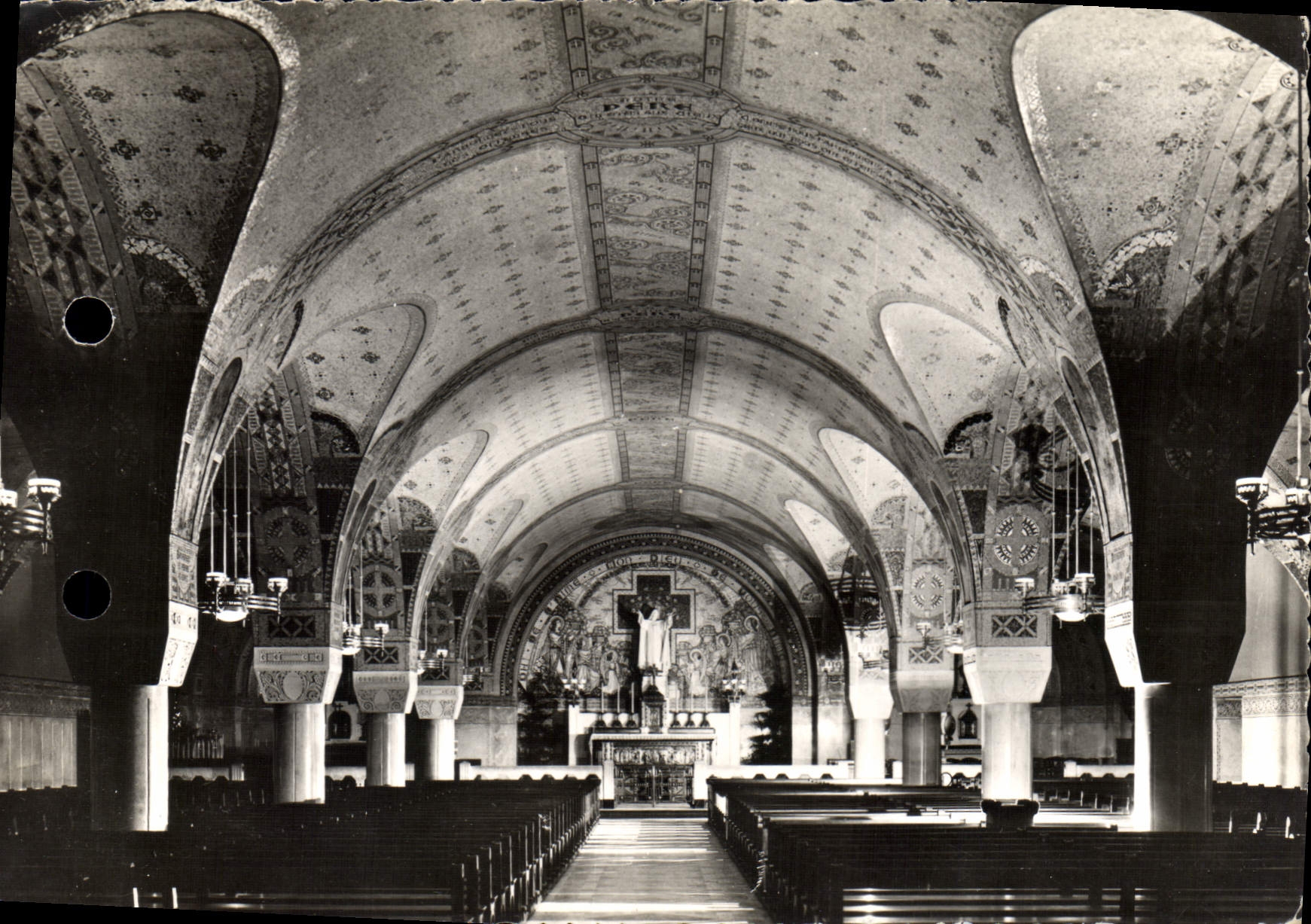 CPM La Basilique de Lisieux La Crypte Vue generale 