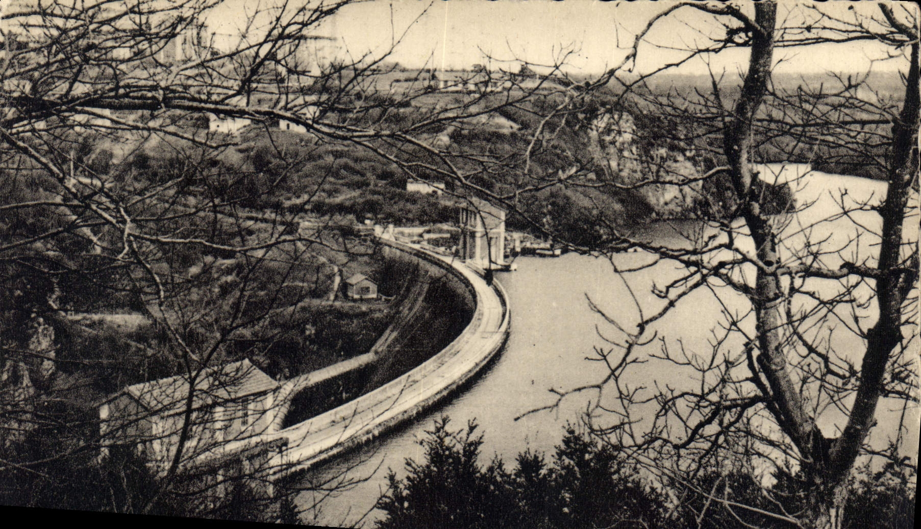 CPM Le Barrage d'Eguzon vu des Coteaux