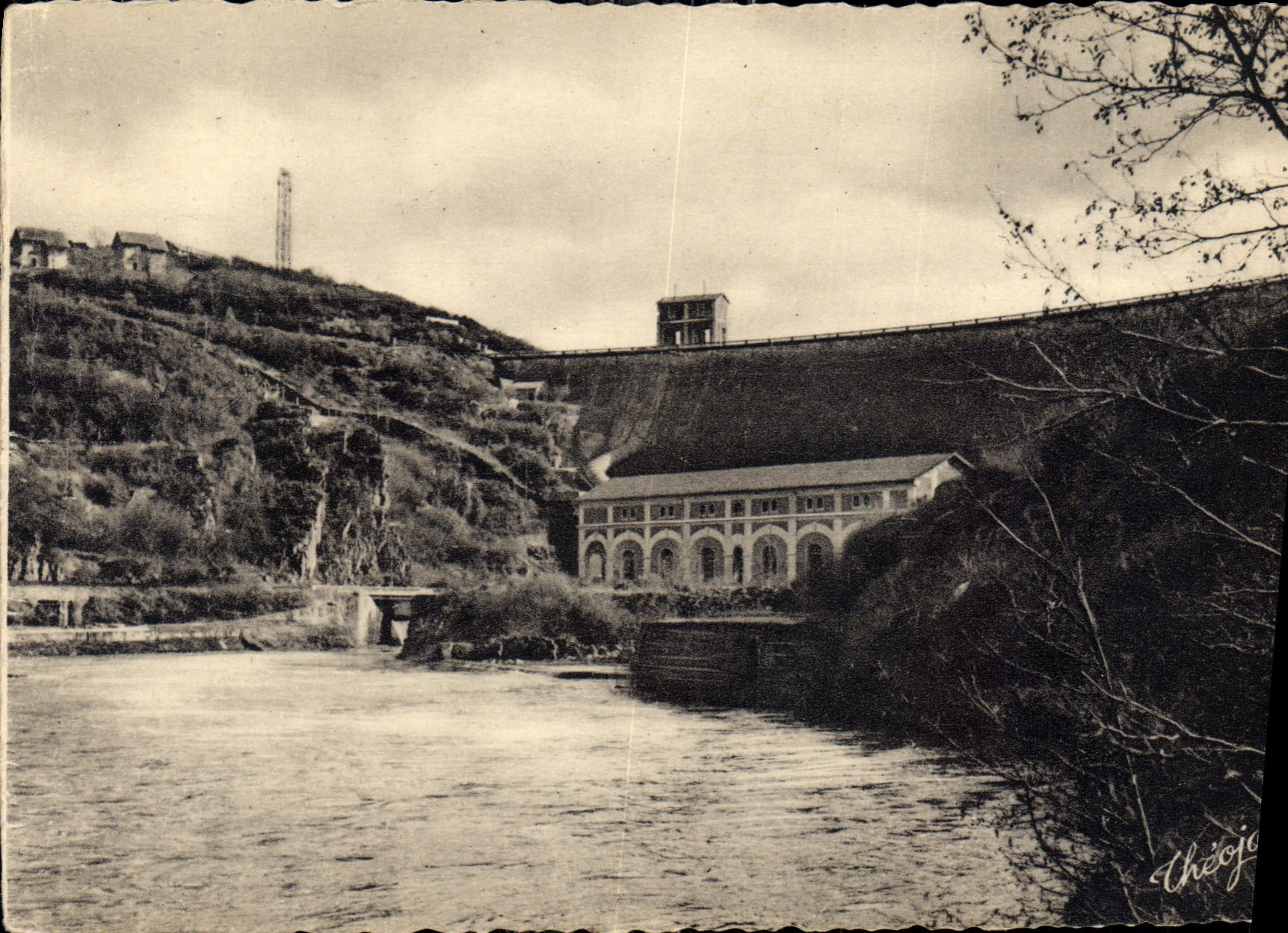 CPM Le Barrage d'Eguzon Vue de l'Aval 