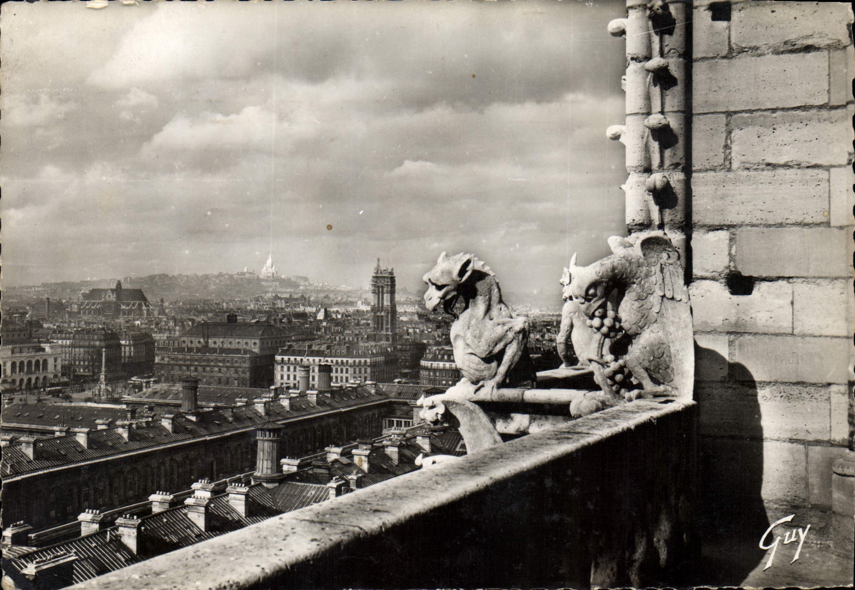 CPM Paris et ses Merveilles les Chimere de Notre Dame Panorama sur le Nord de Paris