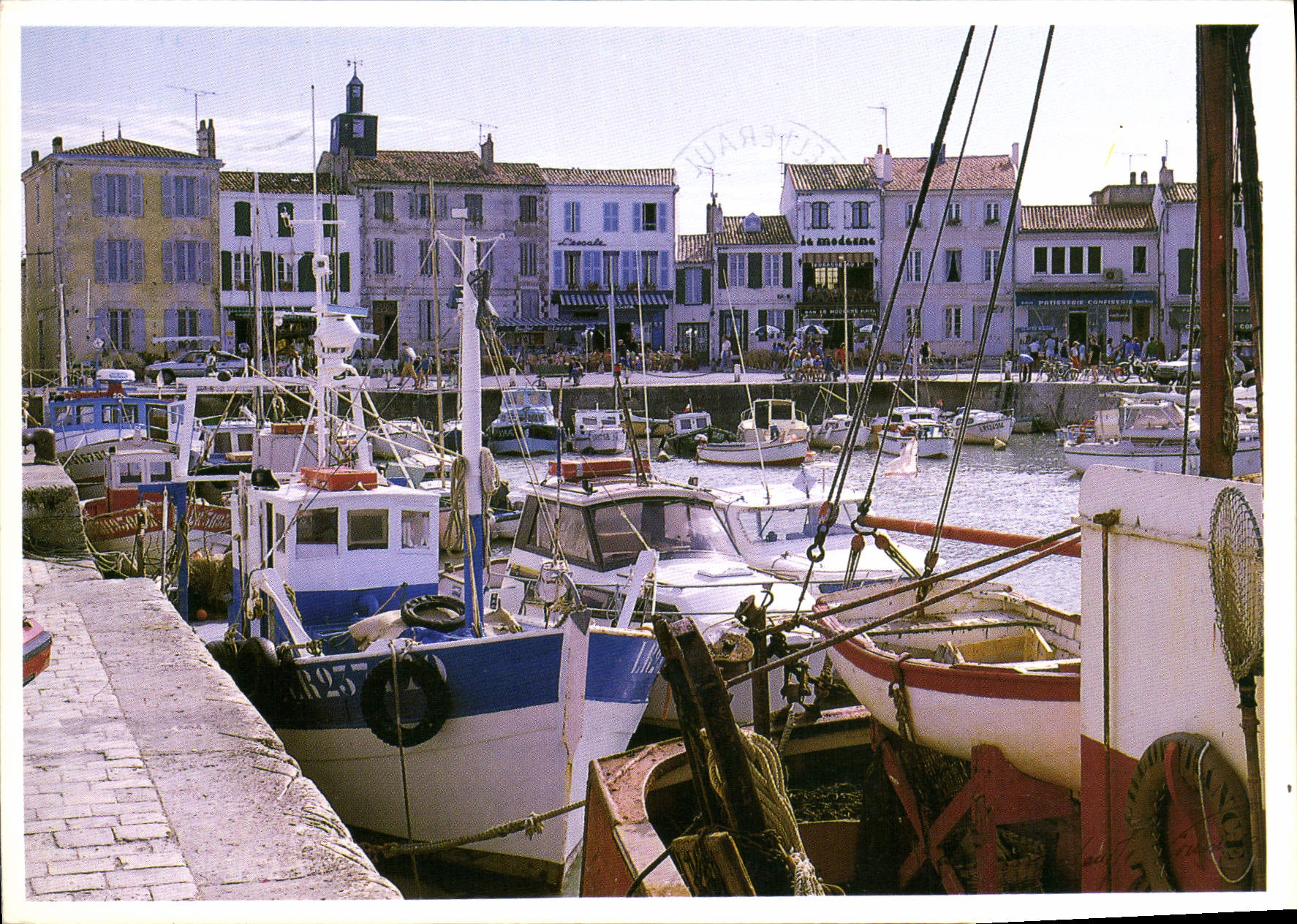 CPM Ile de Re la Flotte en Re Lumiere du Soir sur le Port 