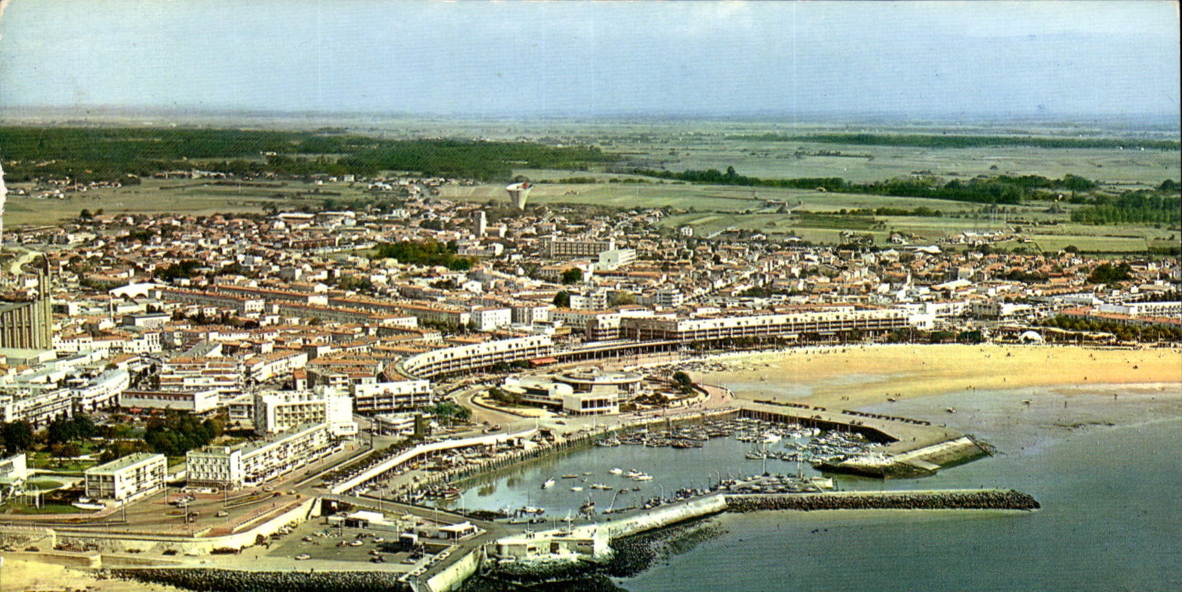 CPM La Cote de Beaute royan Charente Maritime vue d'ensemble au premier plan le Bac reliant Royan a 