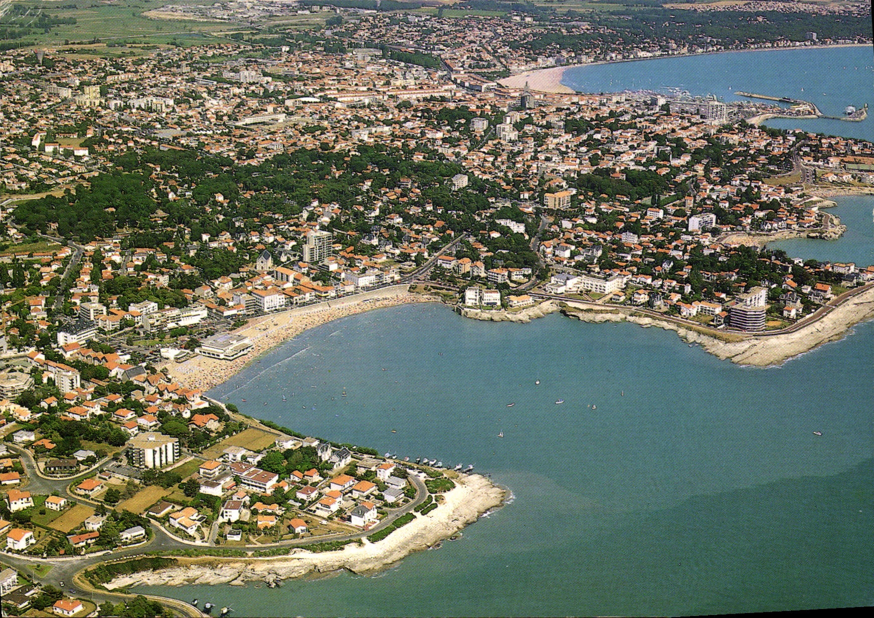 CPM Royan Pontaillac Ch Mme Plage de Pontaillac vue d'ensemble le Casino et les hotels 