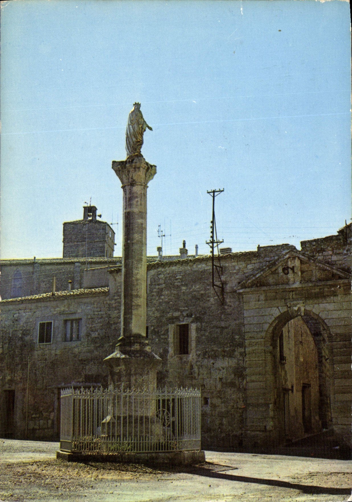 CPM Poussan Herault la Vierge et le porche