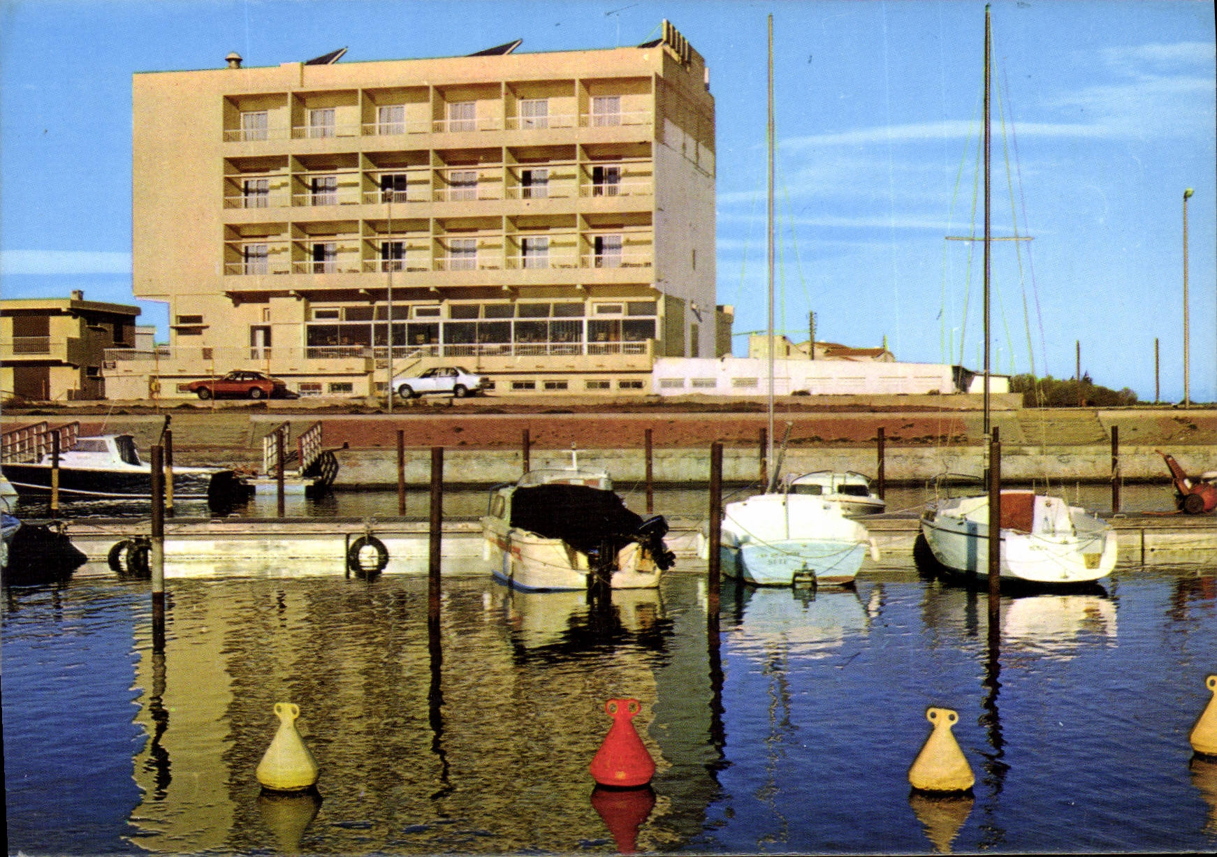 CPM Littoral Languedocien Marseillan Plage le Port et l'Hotel Richemond