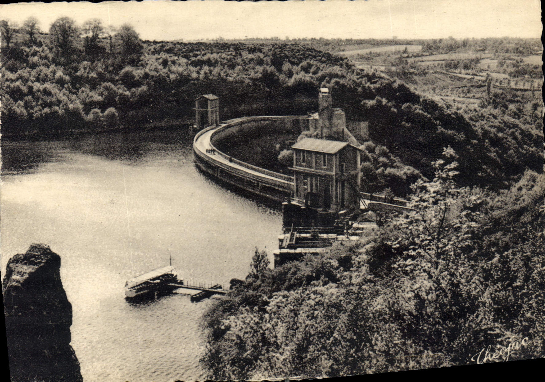 CPM Barrage d'Eguzon Depart de la Vedette