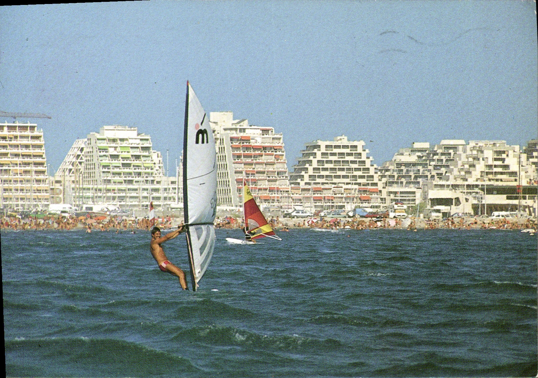 CPM La Grande Motte les Planches a voile la Plage 