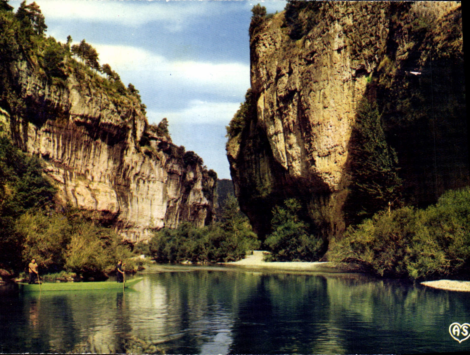CPA En Parcourant les Gorges du Tarn la Descente en barques les Detroits