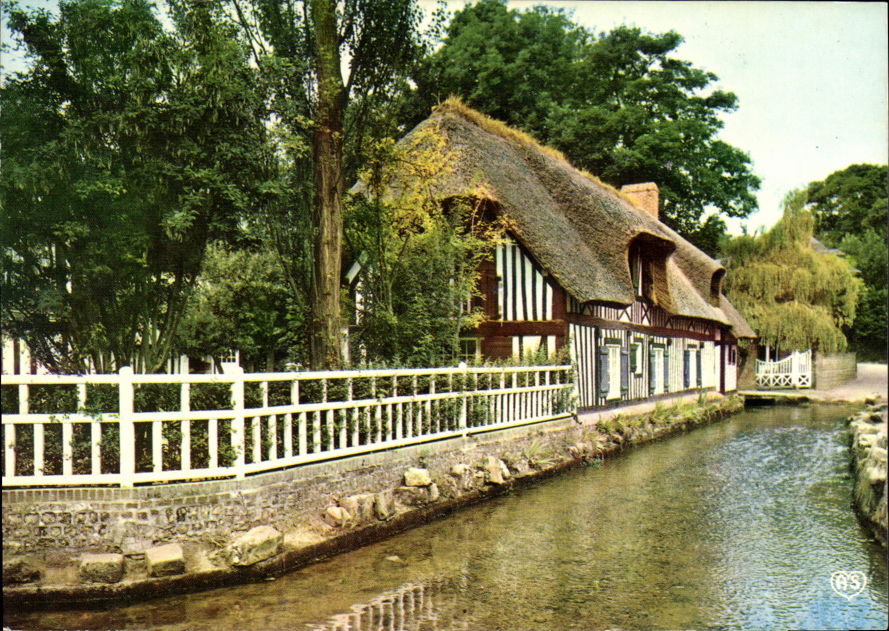 CPM Chaumiere Normande l'abreuvoir 