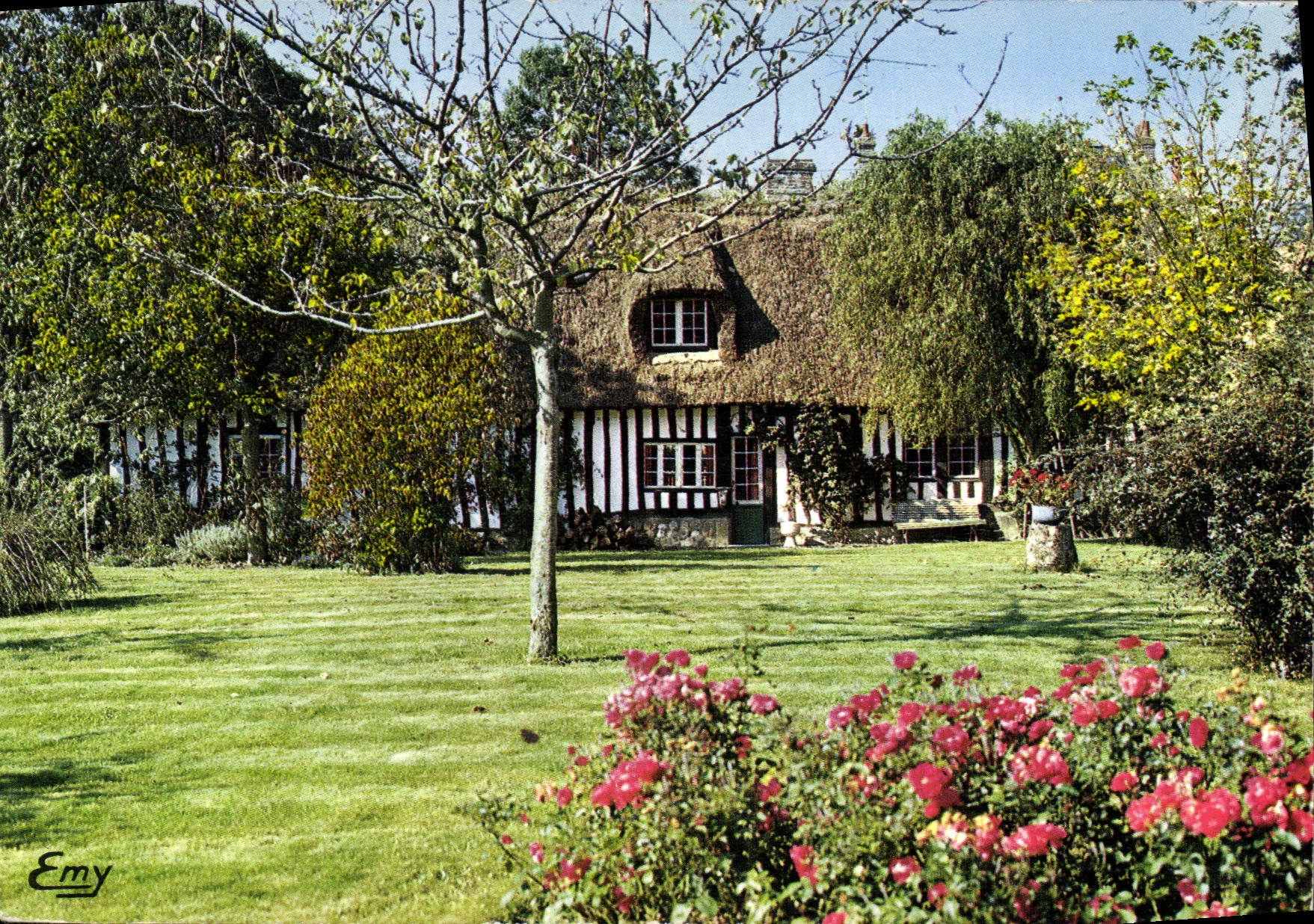 CPM La Normandie pittoresque Chaumiere 