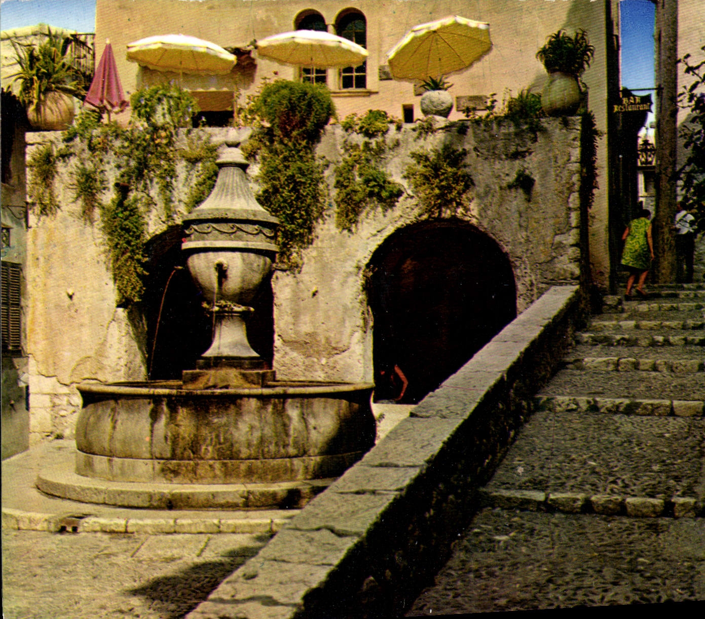 CPA Cote d'Azur Carrefour Mondial Saint Paul La Vieille Fontaine 