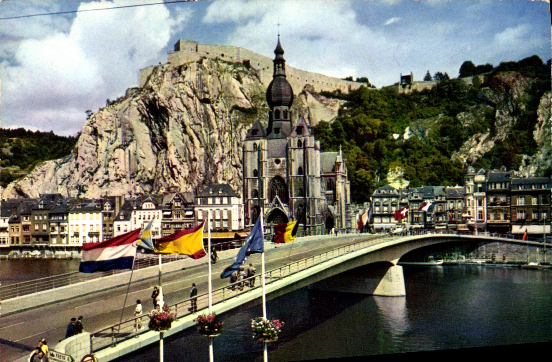 CPA Dinant sur Meuse Pont citadelle et collegiale