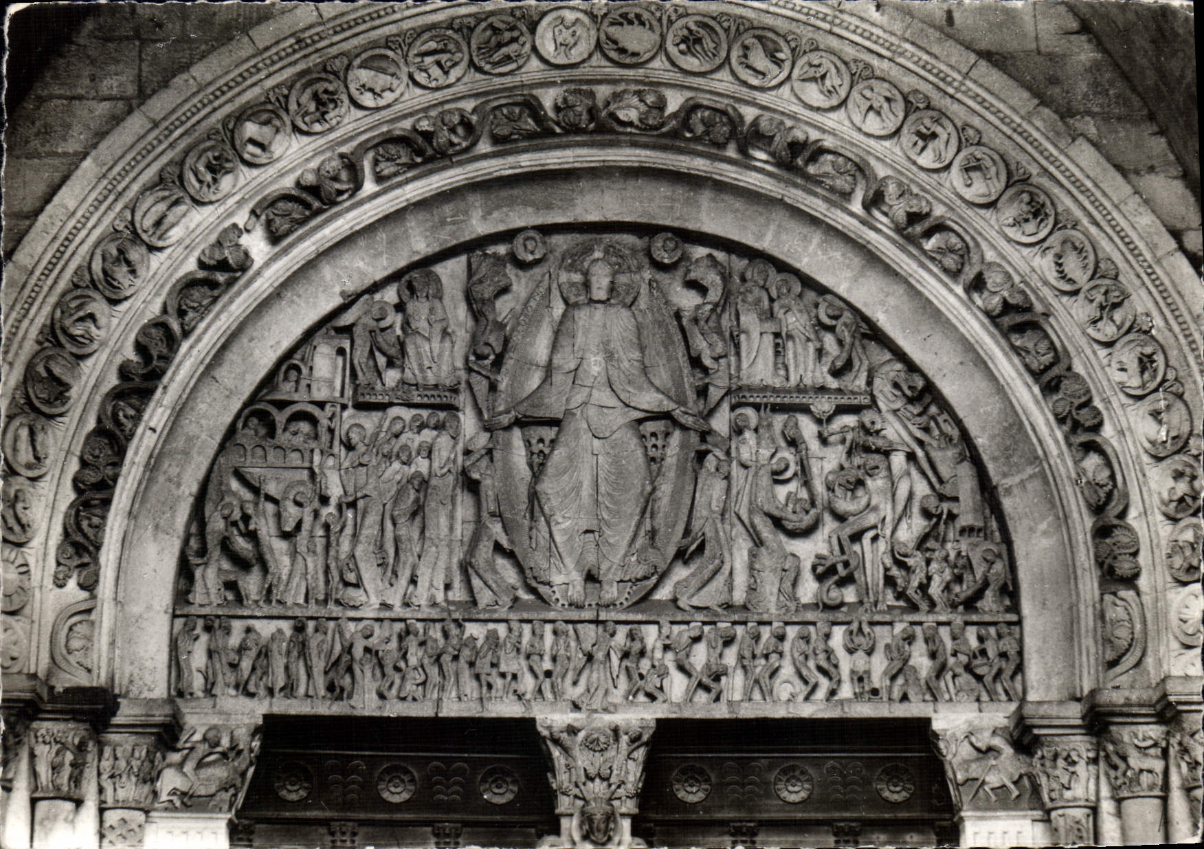 CPM Cathedrale d'Autun S et L Tympan XII siecle 