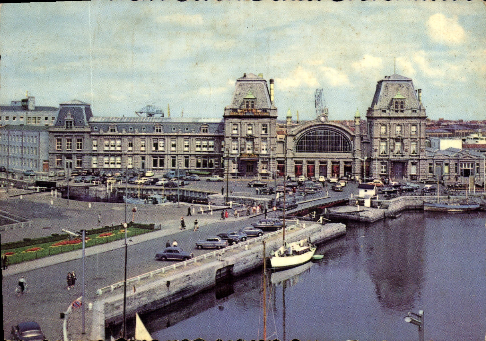 CPM Ostende Quai la Gare 