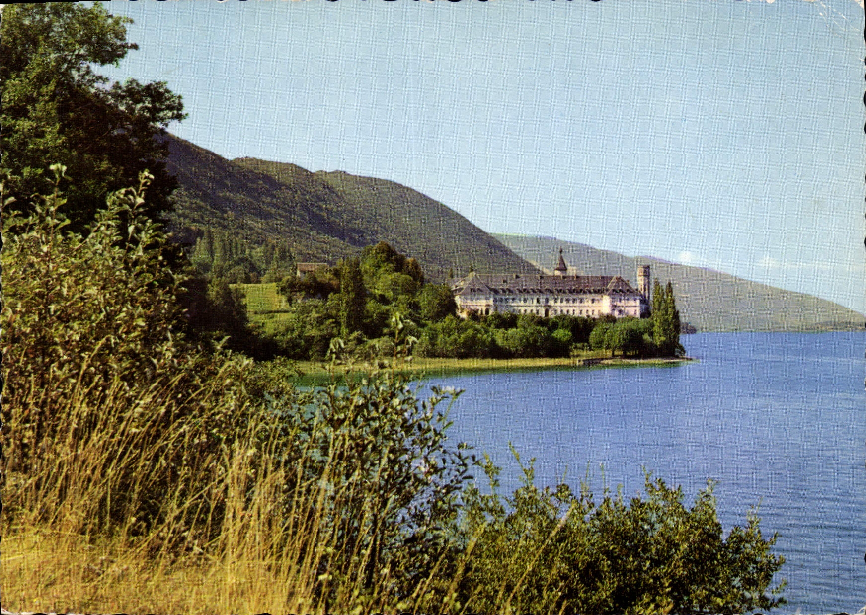 CPM Abbaye d'Hautecombe sur le Lac du Lourget fondee par Saint Bernard vers 1125 et restauree par le