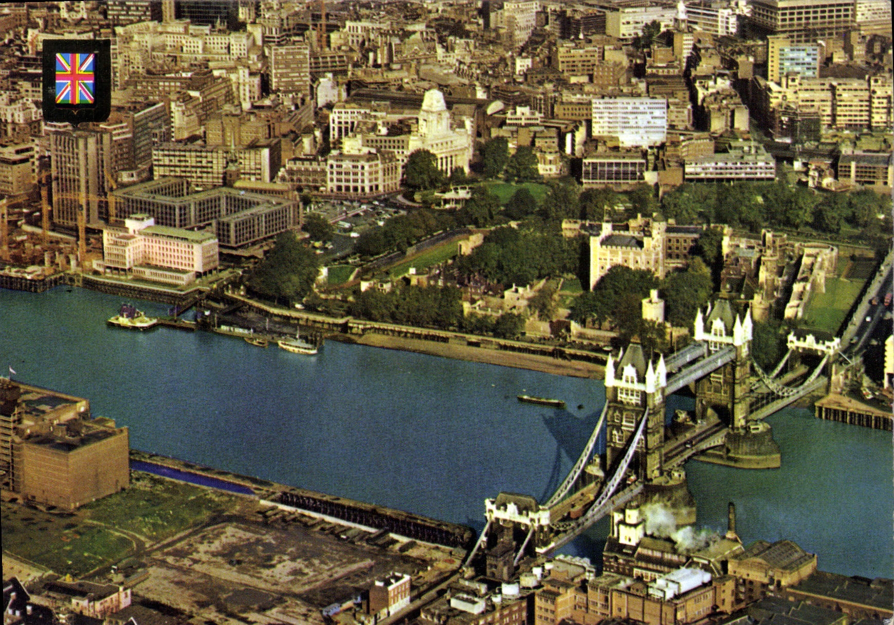 CPM London Tower Bridge vue aerienne