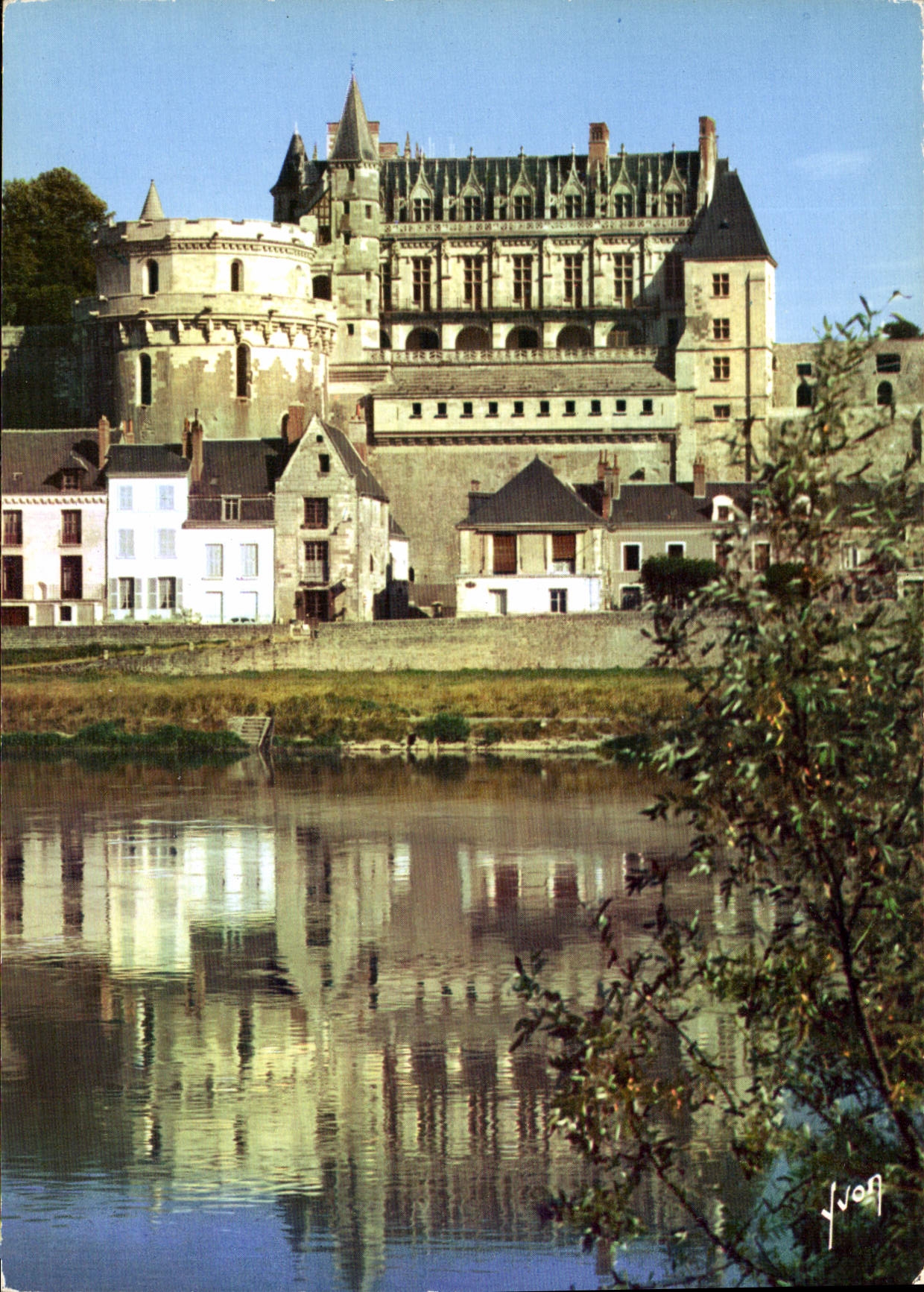 CPM Couleurs et Lumiere de France Val de Loire Amboise Indre et Loire le Chateau sur les Bords de la