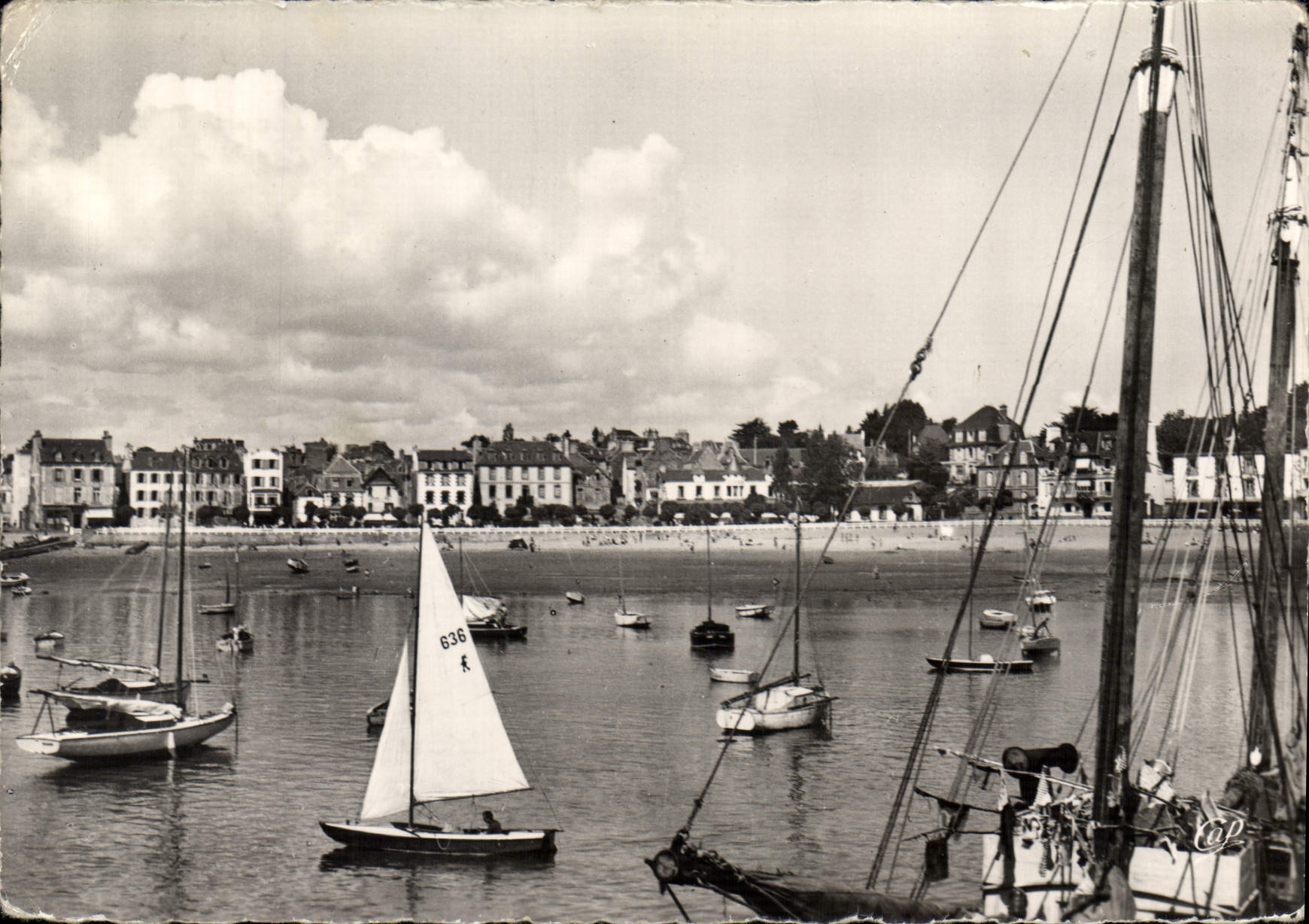 CPM Saint Quay Portrieux le Port a maree haute Bateaux de peche