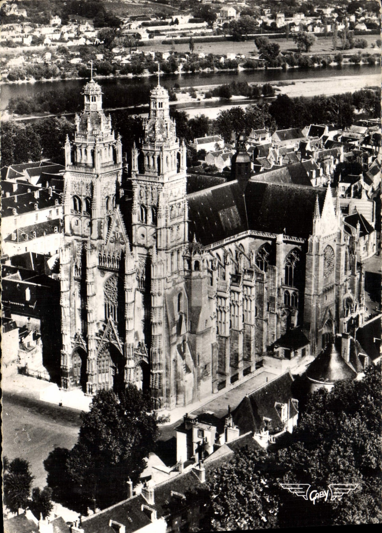 CPM Tours I et L La Cathedrale 
