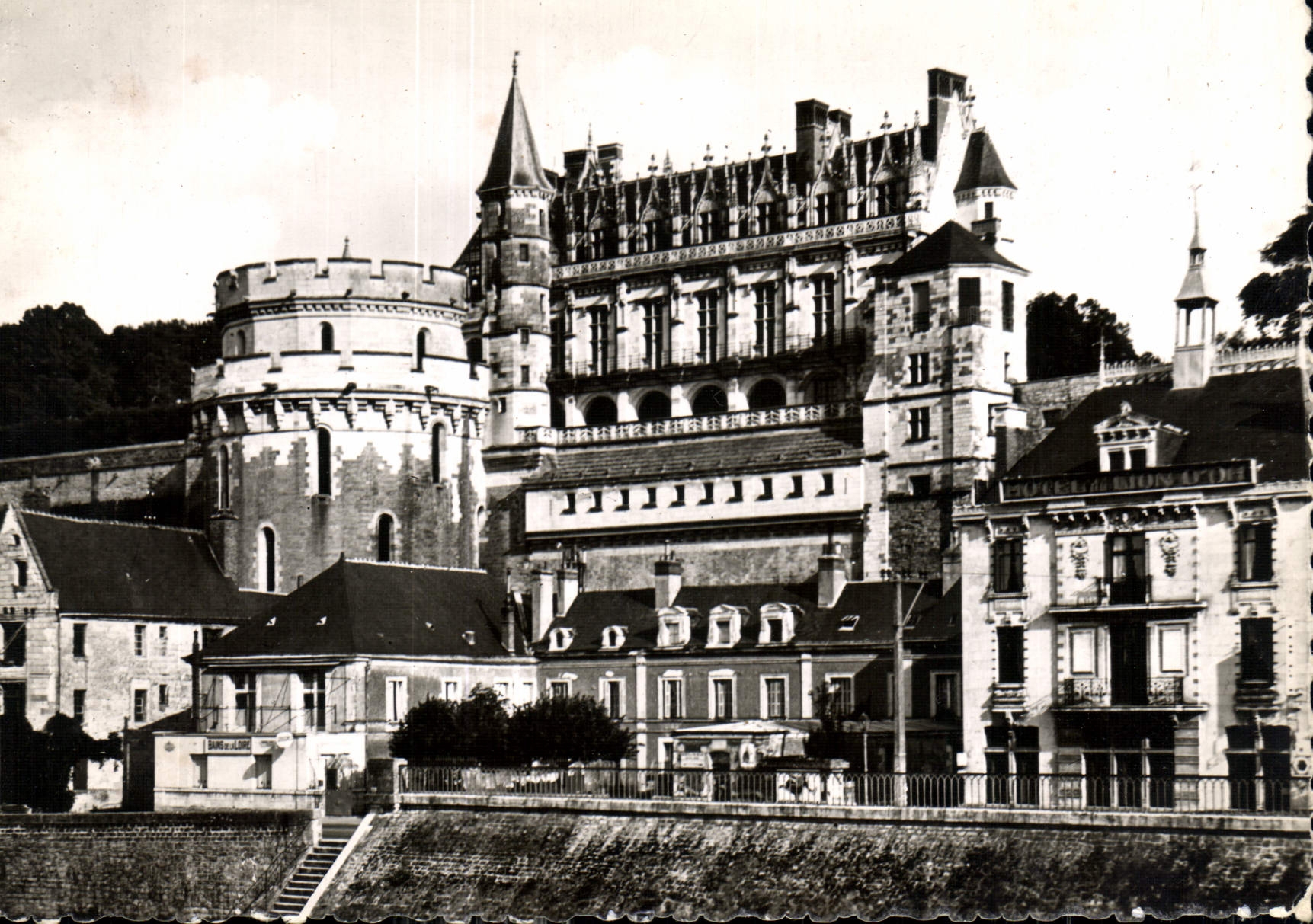 CPM Amboise I et L Le Chateau 