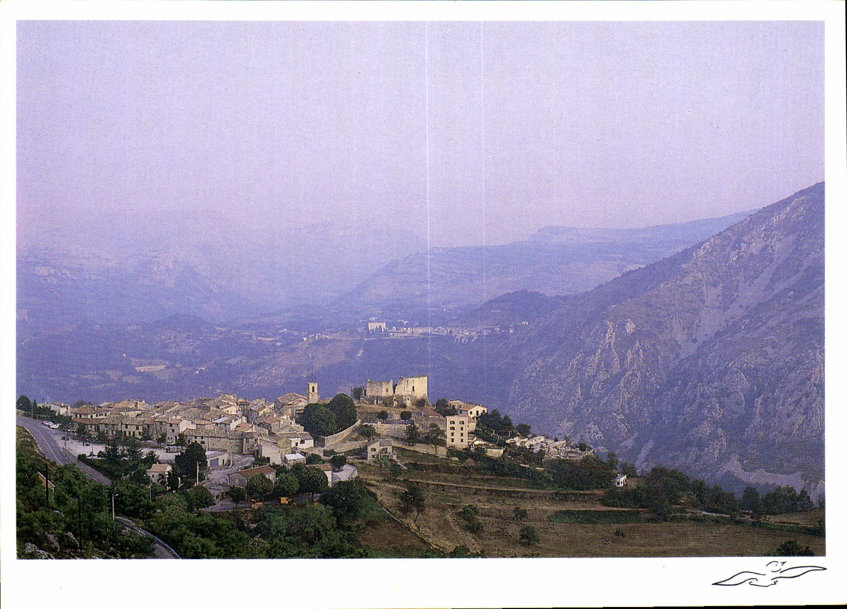 CPM Greolieres dans son cadre de montagnes 