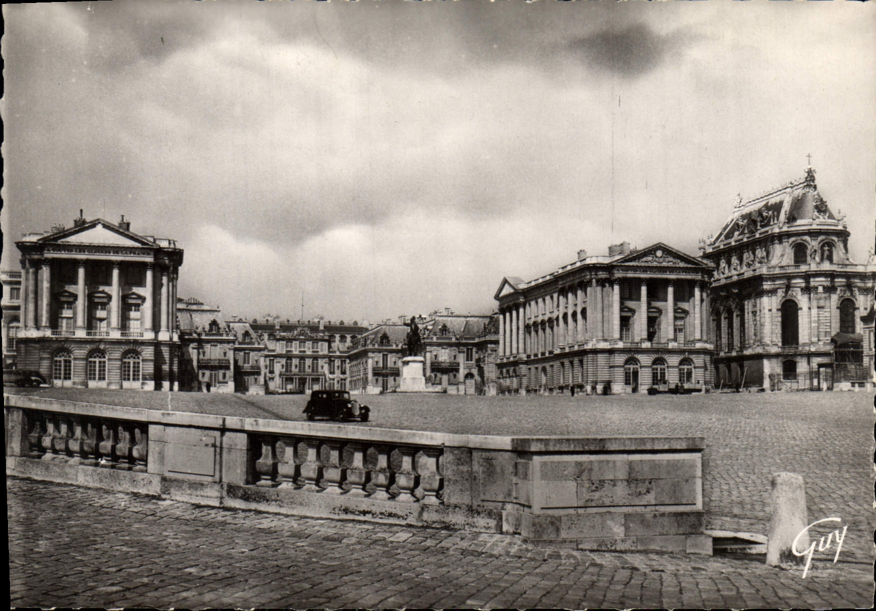 CPM Versailles et ses Merveilles Le Chateau Cour des ministres et facade principale 