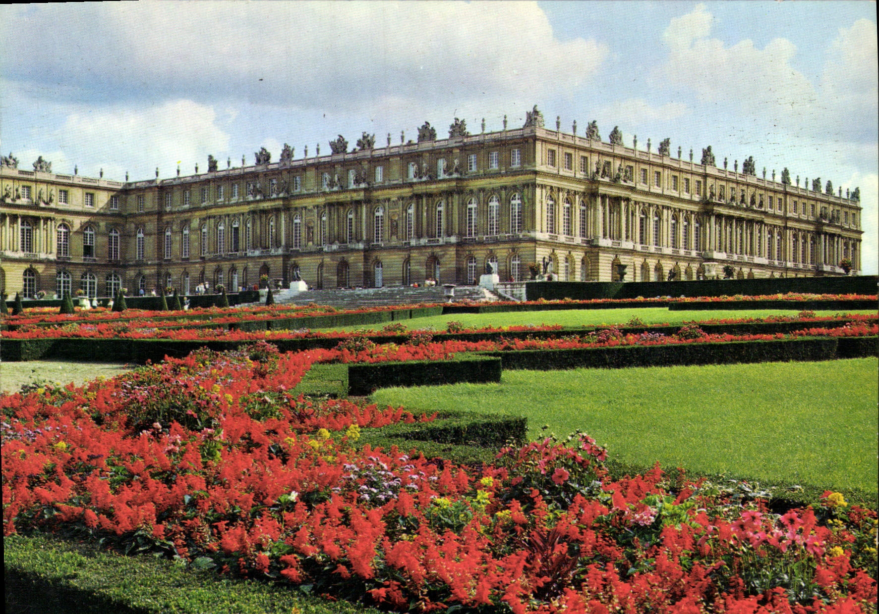 CPM Versailles Parterre Nord et corps central du Chateau 