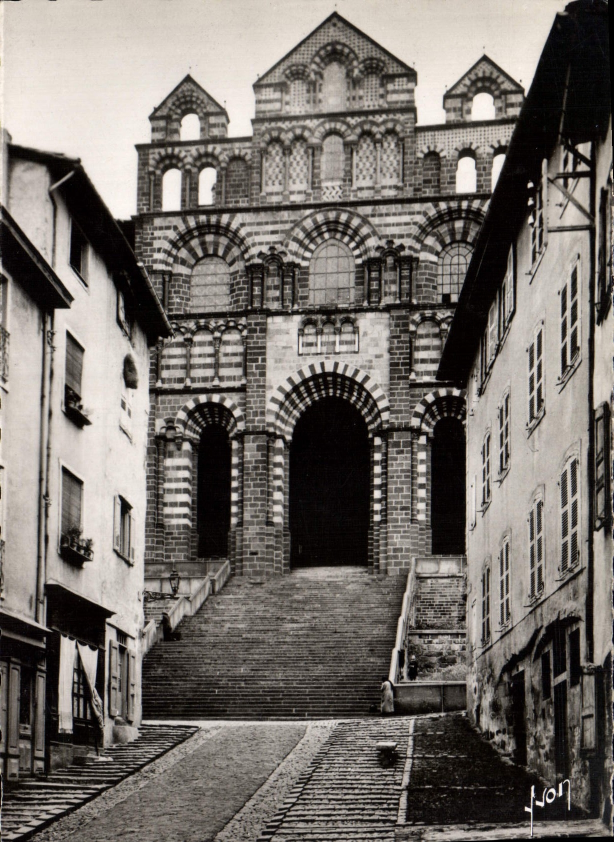 CPM Le Puy Hte Loire Basilique de Notre Dame du Puy La Facade 