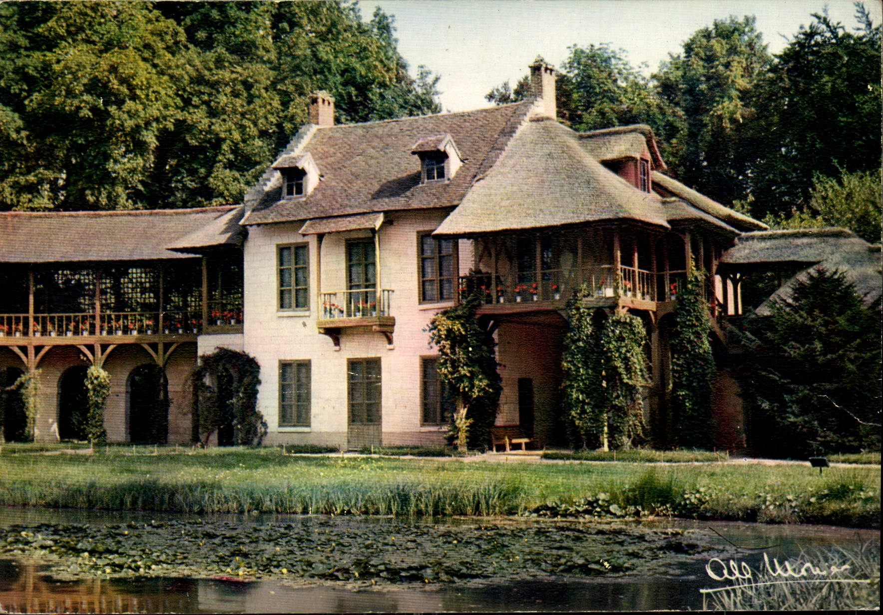 CPM Chateau de Versailles La Maison de la Reine 