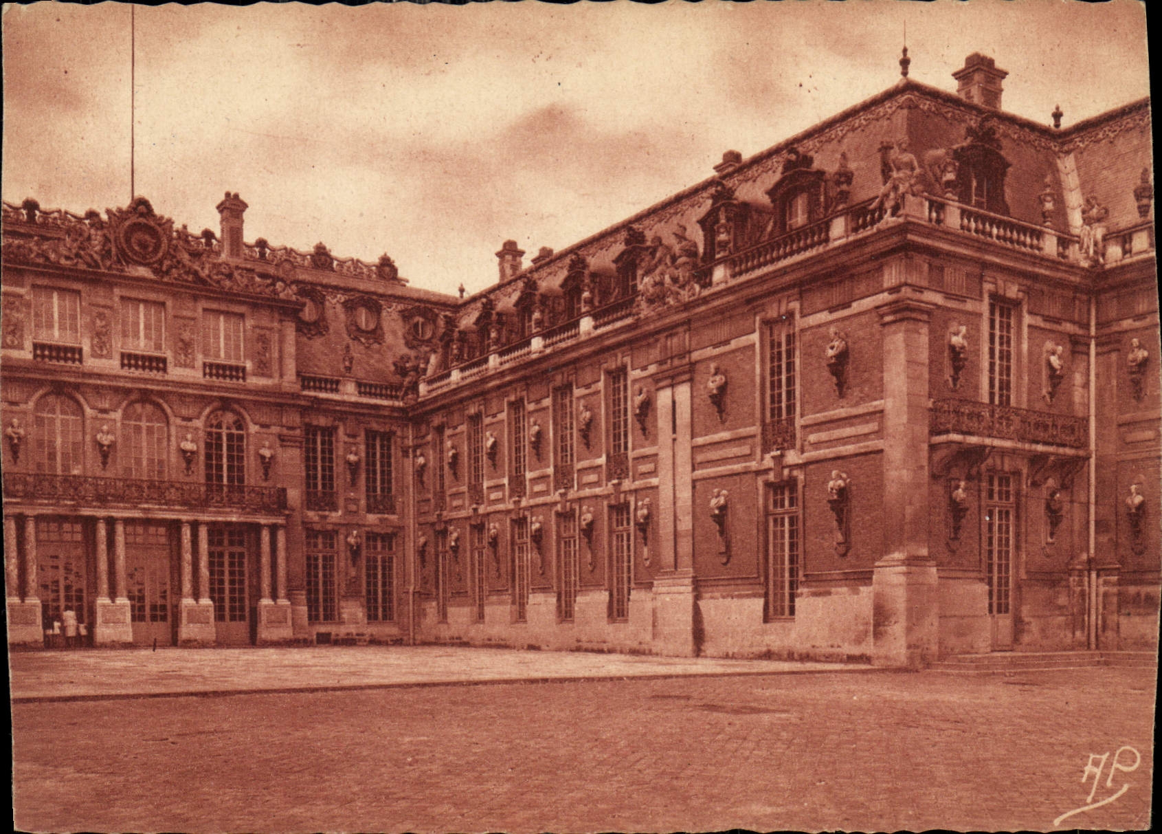 CPM Versailles Seine et Oise Le Palais La Cpir de Marbre 