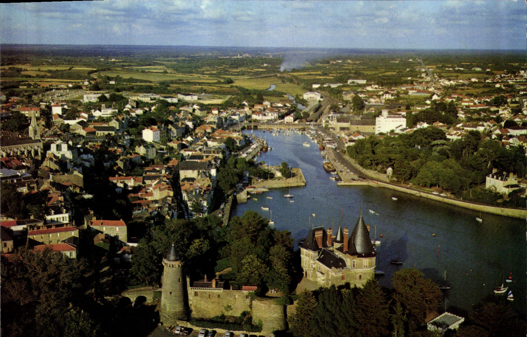 CPM Pornic Vue du Chateau et sur le port