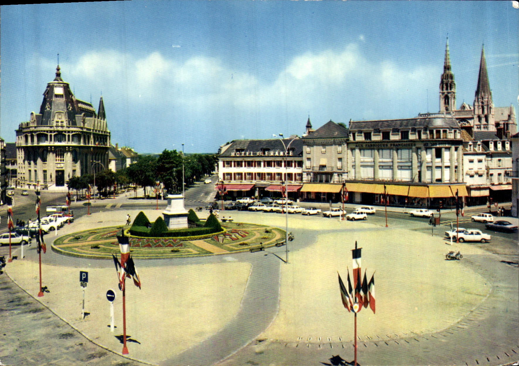 CPM Chartres Eure et Loir Place des Epars