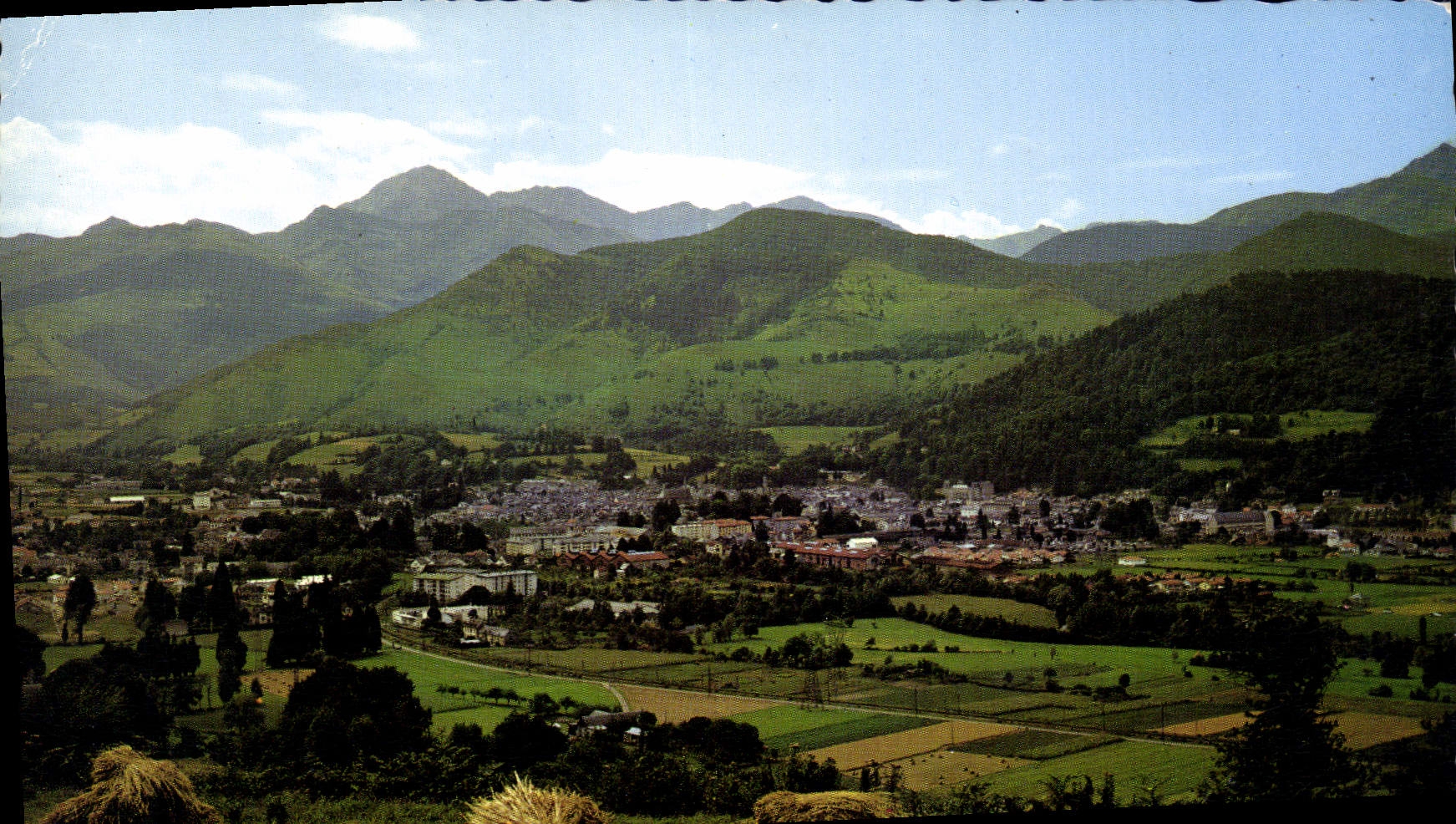 CPM Bagneres de Bigorre H Pyr Vue generale 