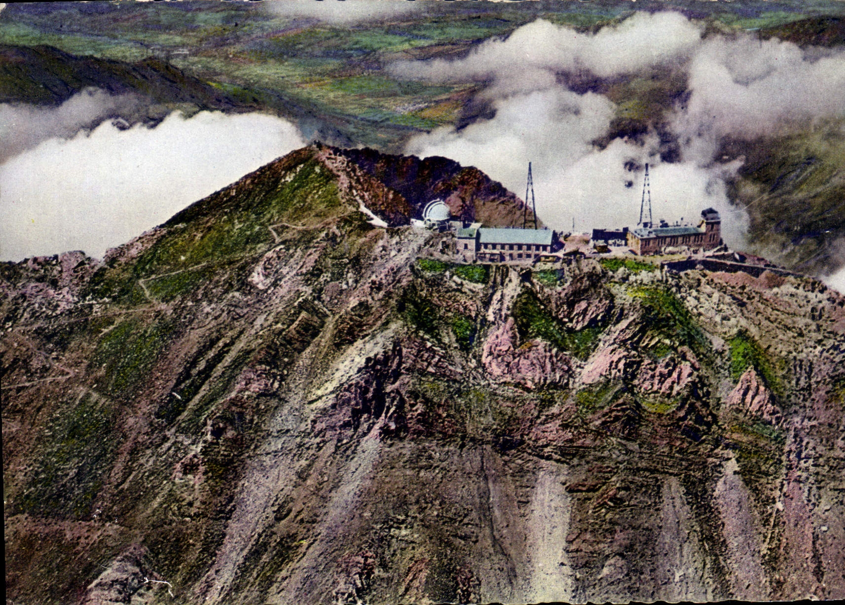 CPM Les Pyrenees Le Pic du Midi de Bigorre Le chemin en lacets menant a l'observatoire du pic